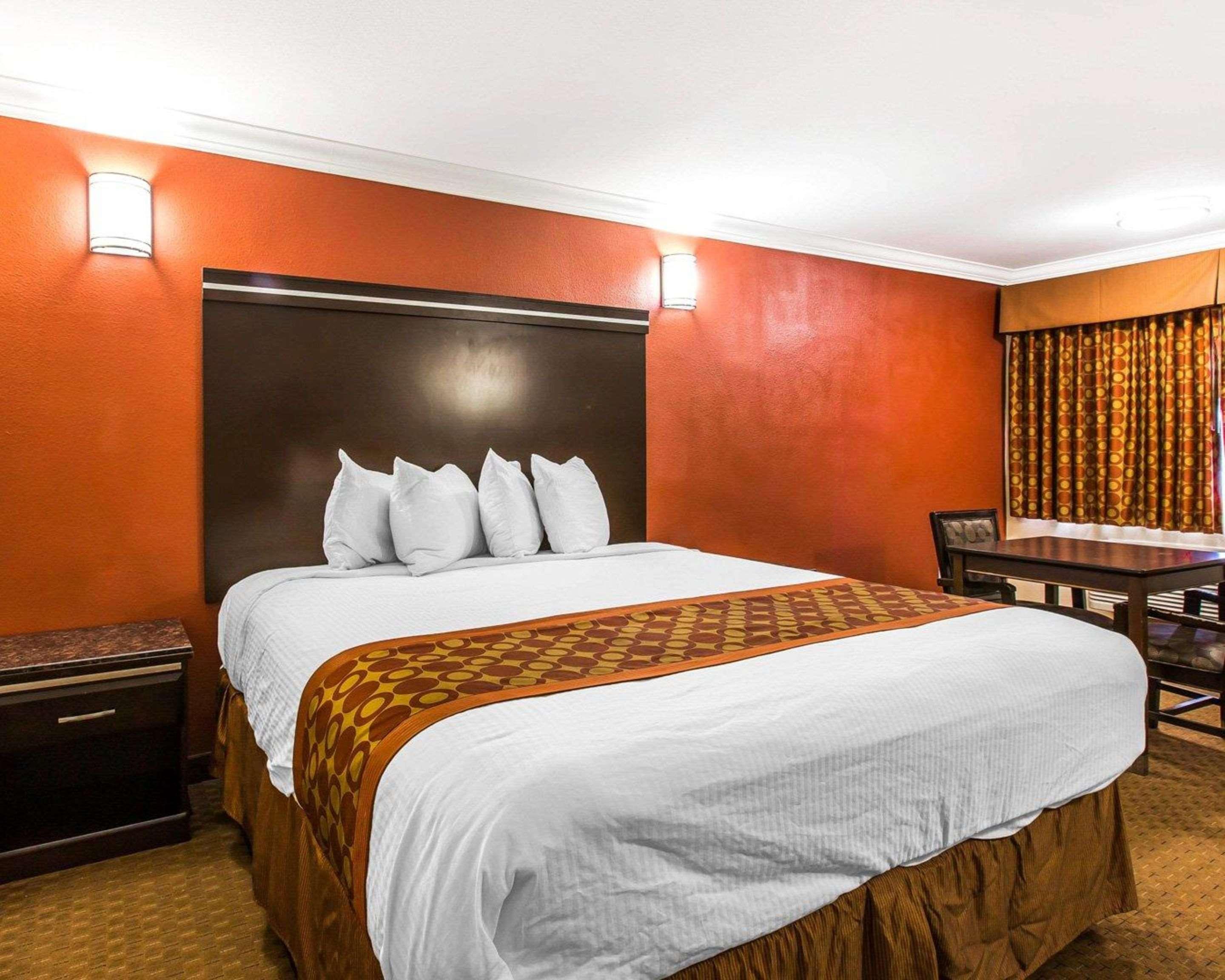 Rodeway Inn & Suites Corona Zewnętrze zdjęcie
