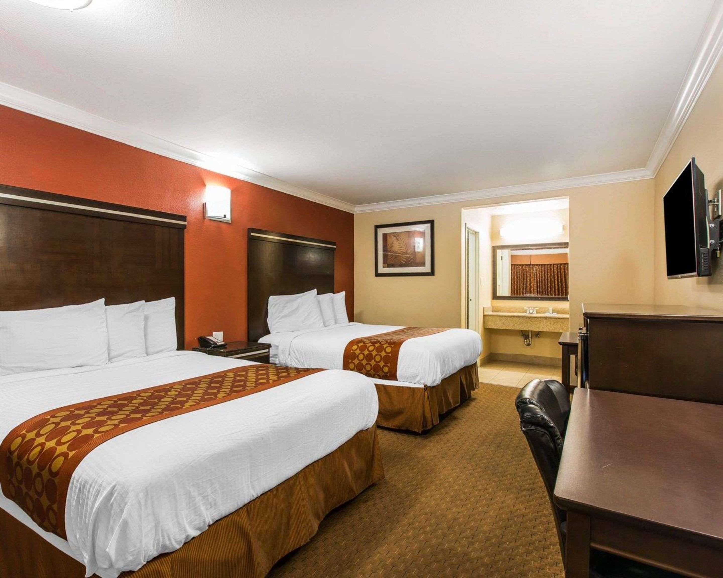 Rodeway Inn & Suites Corona Zewnętrze zdjęcie
