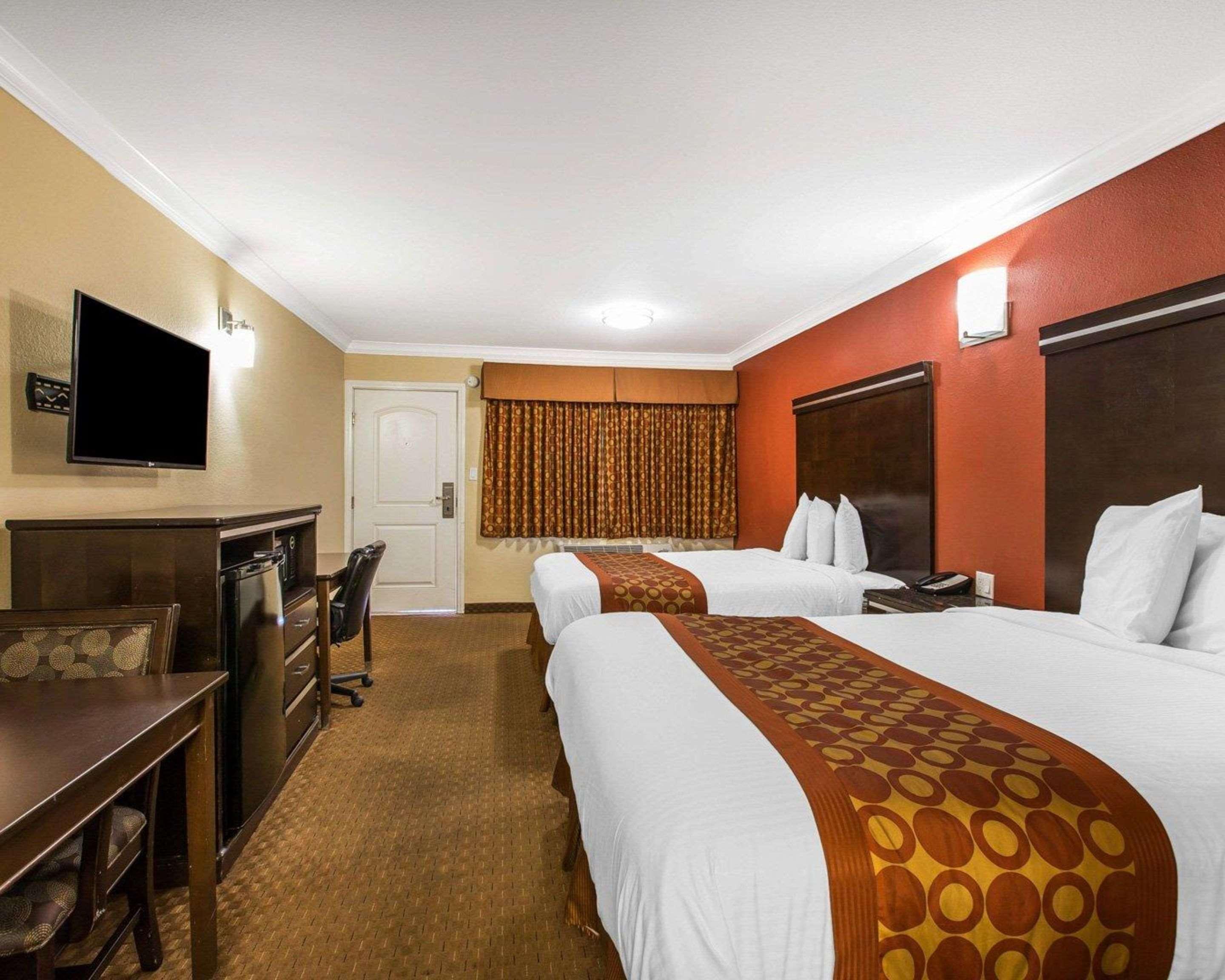 Rodeway Inn & Suites Corona Zewnętrze zdjęcie
