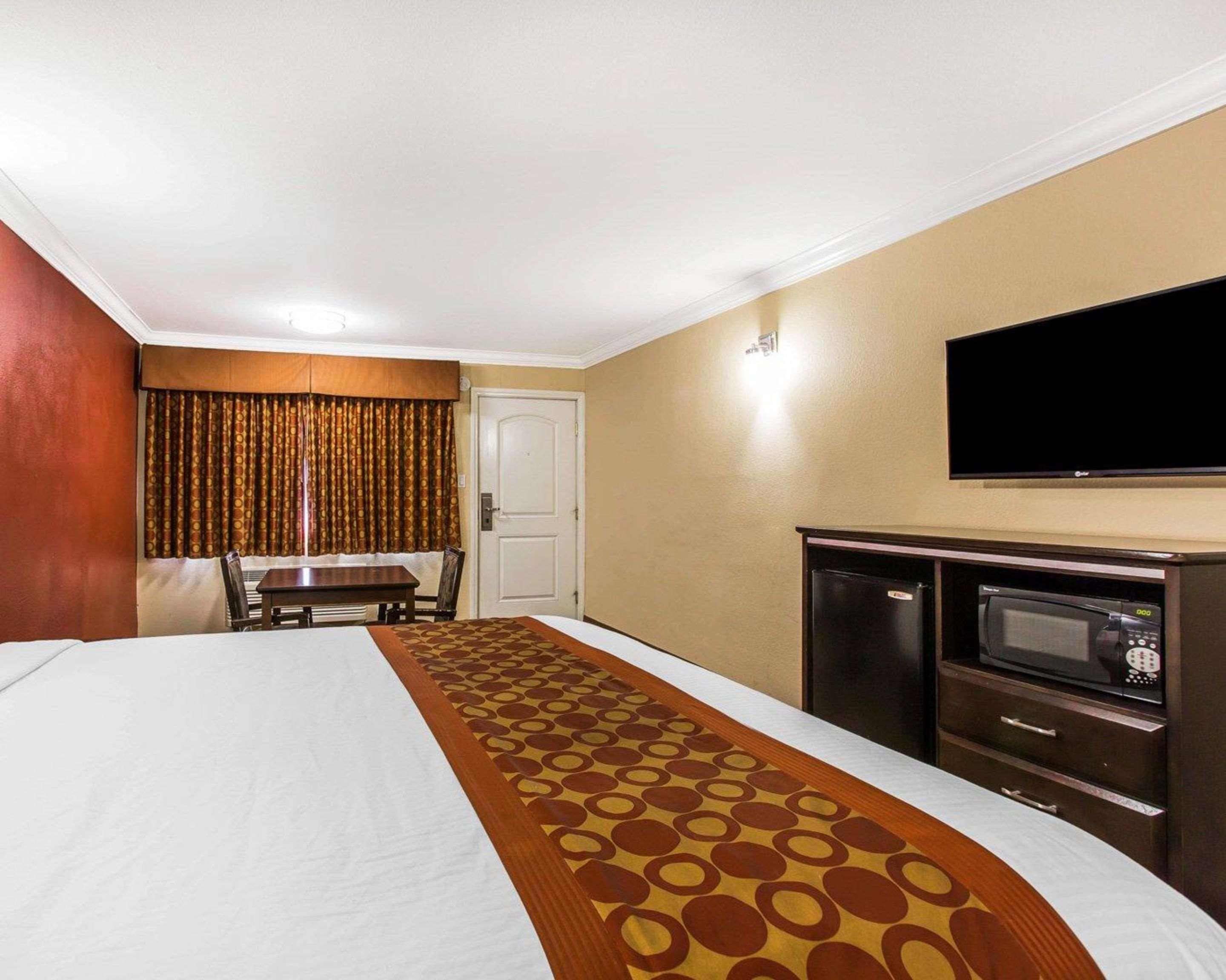 Rodeway Inn & Suites Corona Zewnętrze zdjęcie