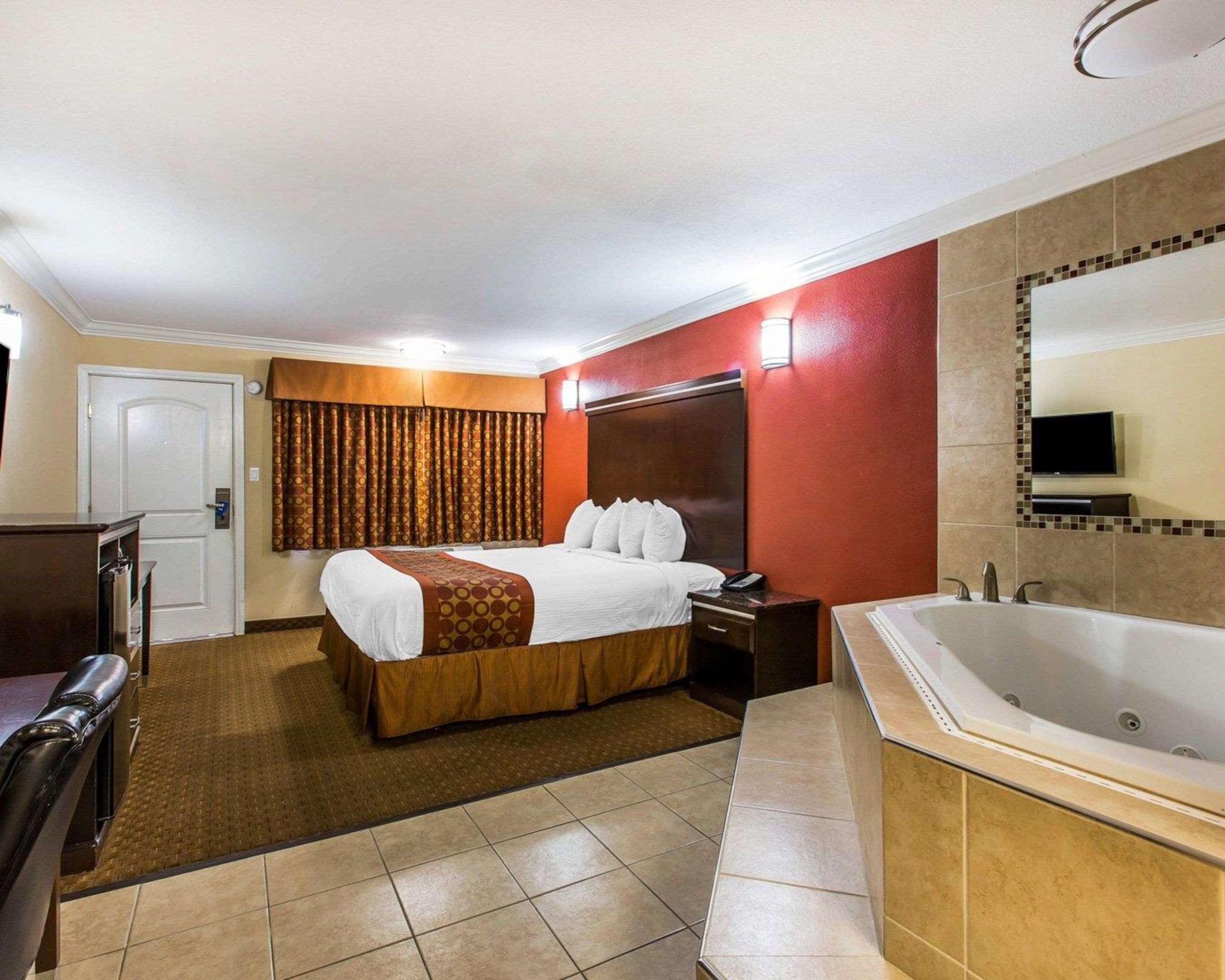 Rodeway Inn & Suites Corona Zewnętrze zdjęcie