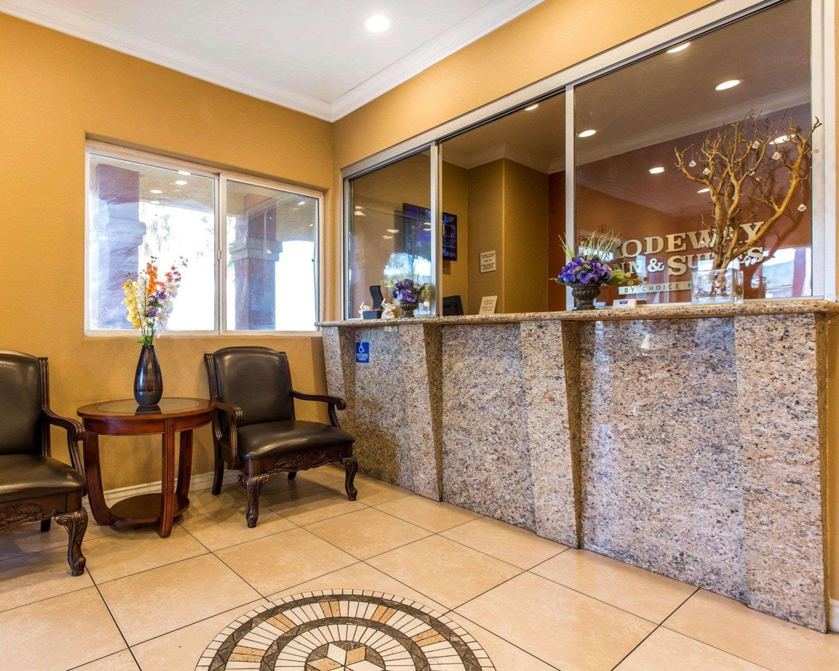 Rodeway Inn & Suites Corona Zewnętrze zdjęcie
