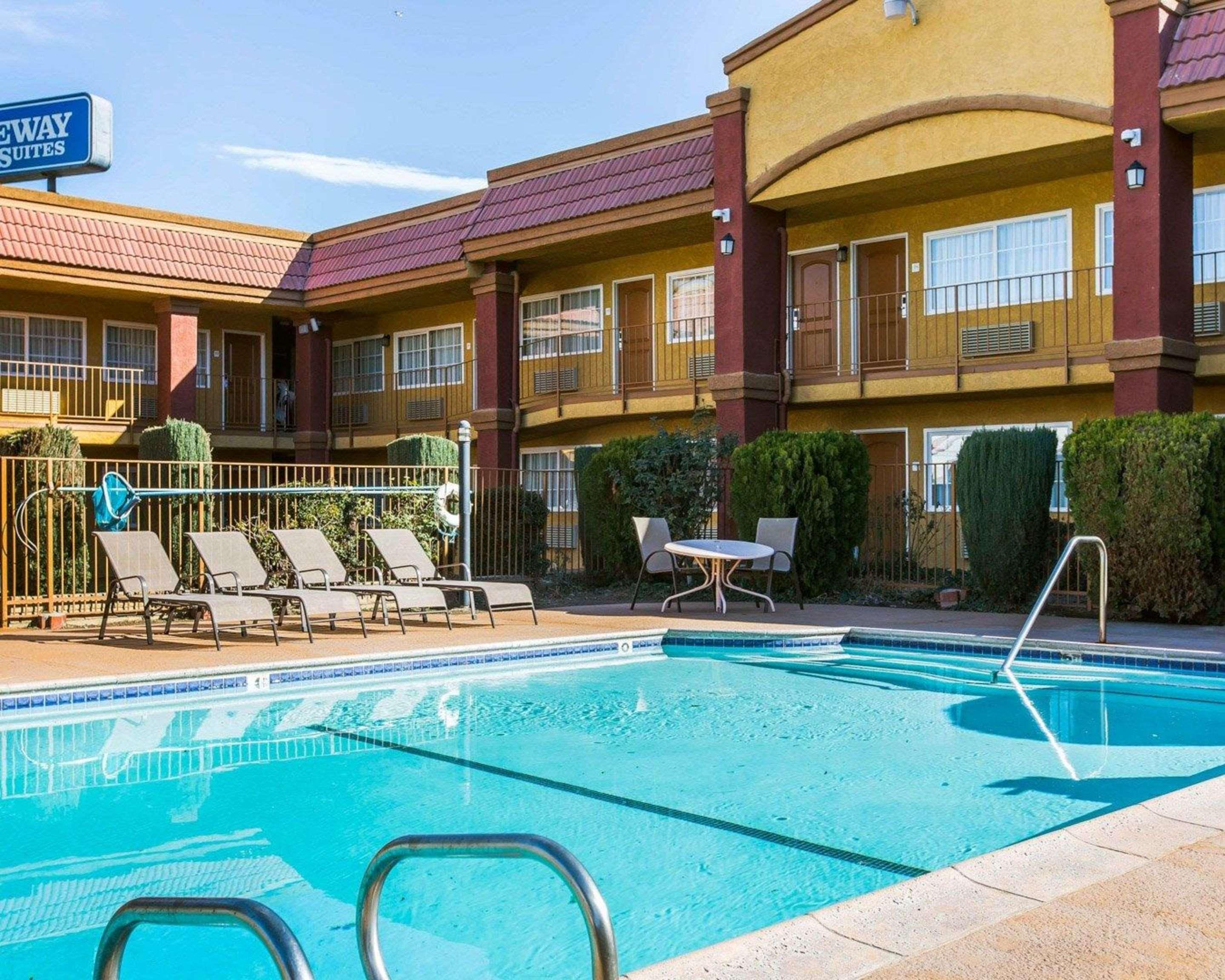 Rodeway Inn & Suites Corona Zewnętrze zdjęcie