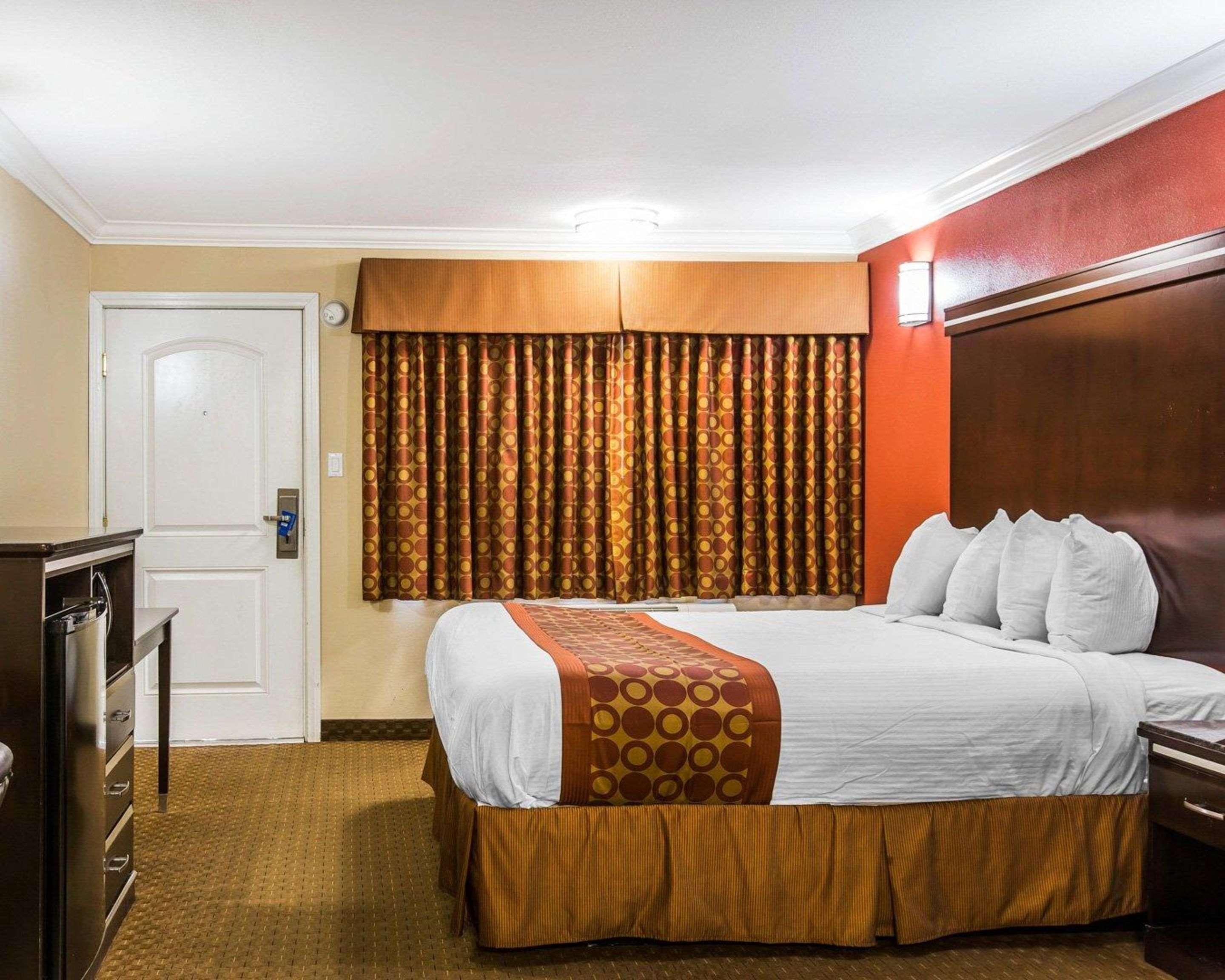 Rodeway Inn & Suites Corona Zewnętrze zdjęcie